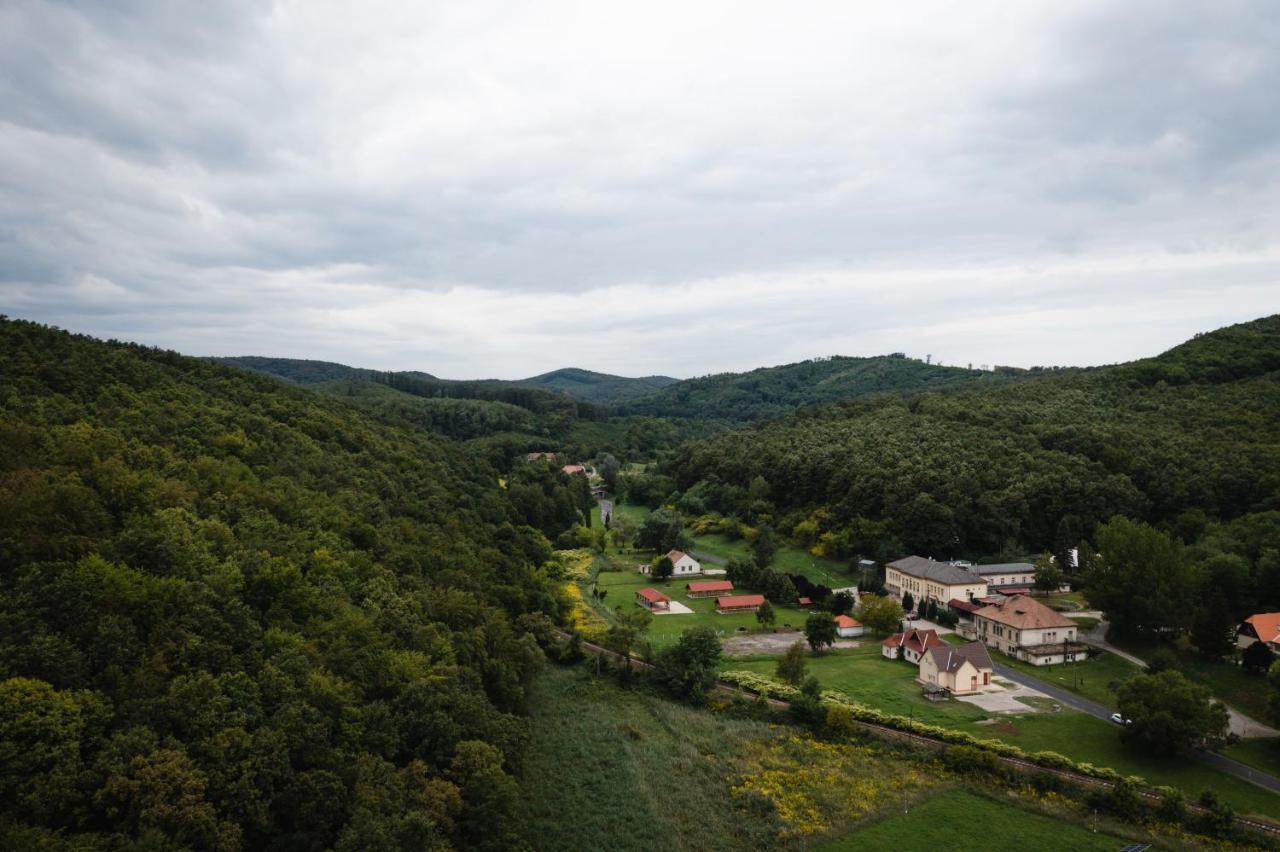 Videki Vendeghaz A Buekkben, Pezsgofuerdovel. Apartment Kirald Bagian luar foto
