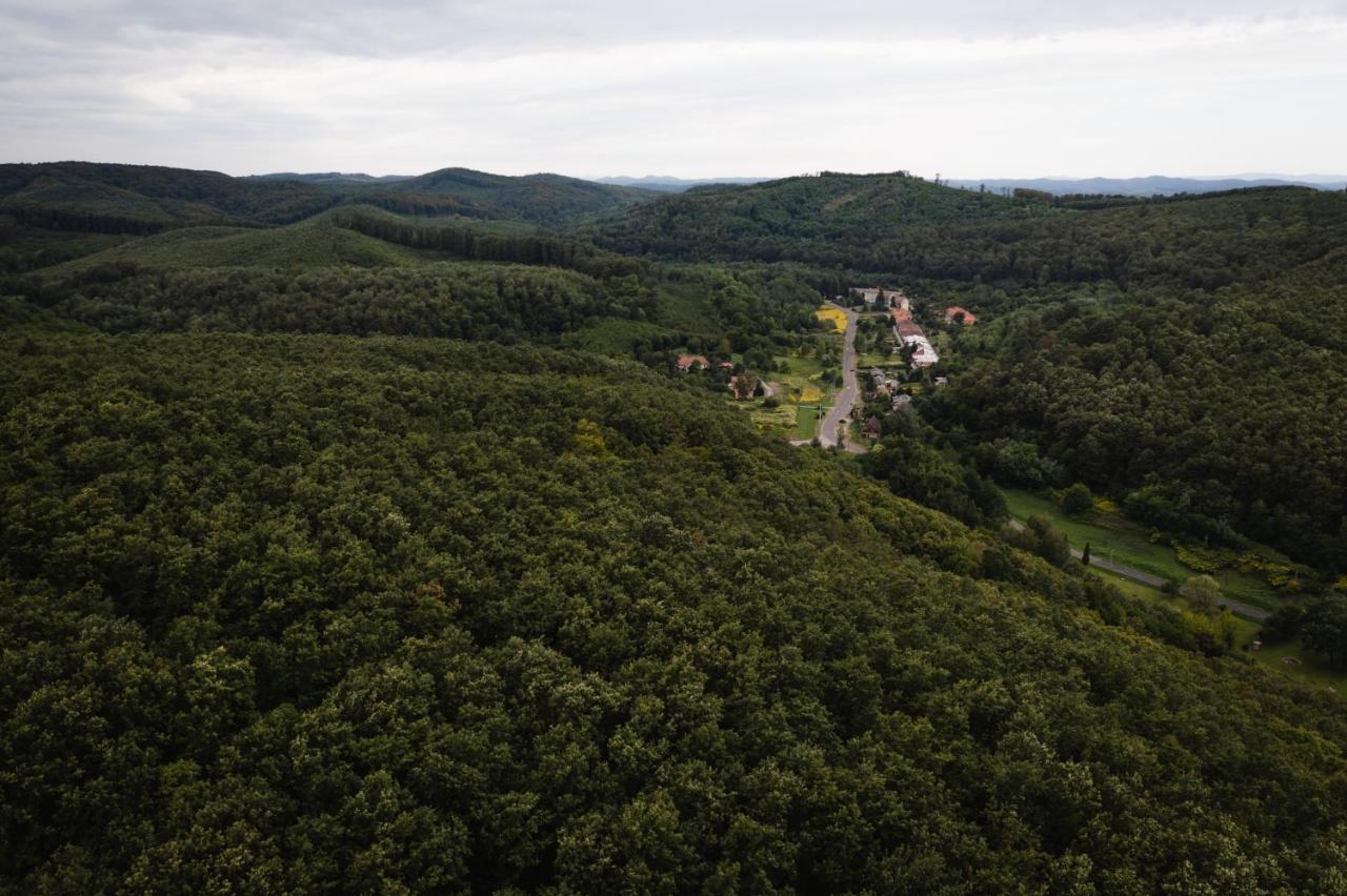 Videki Vendeghaz A Buekkben, Pezsgofuerdovel. Apartment Kirald Bagian luar foto