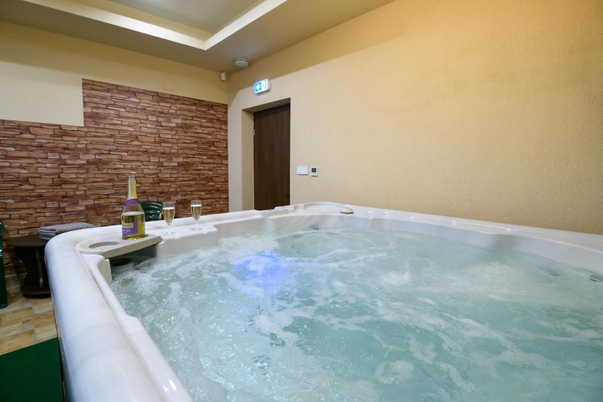 Videki Vendeghaz A Buekkben, Pezsgofuerdovel. Apartment Kirald Bagian luar foto